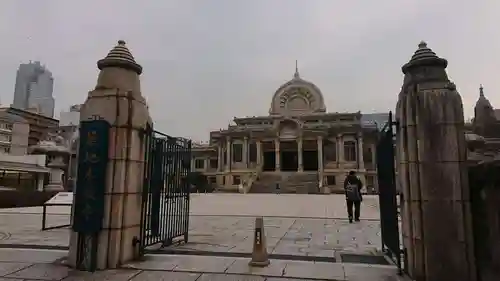 築地本願寺（本願寺築地別院）の山門