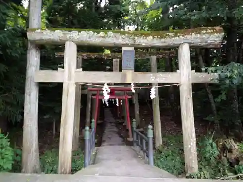 新屋山神社の鳥居