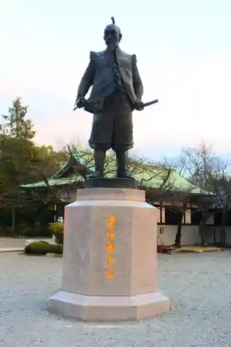 豊國神社の像