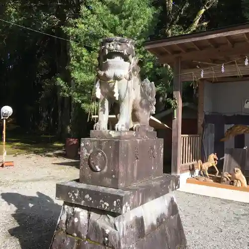 市房山神宮里宮神社の狛犬