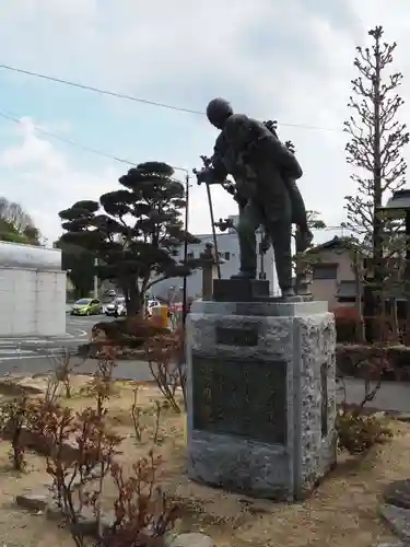 最上稲荷山妙教寺の像