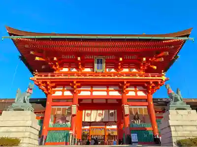 伏見稲荷大社の山門・神門