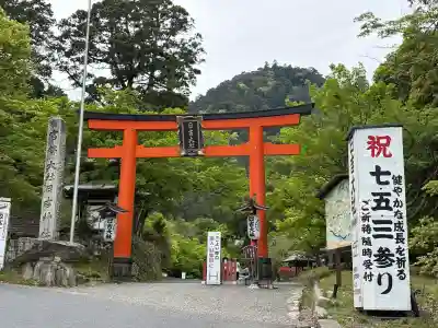 日吉大社の{uncategorized: "未分類", other: "その他", undefined: "問題あり", building: "その他建物", grave: "お墓", sacred_gate: "鳥居", guardian: "狛犬", statue: "像", buddha: "仏像", history: "歴史", nature: "自然", garden: "庭園", animal: "動物", pagoda: "塔", temizu: "手水舎", mountain_gate: "山門・神門", sanctuary: "本殿・本堂", subordinate: "末社・摂社", art: "芸術", scenery: "景色", jizo: "地蔵", ema: "絵馬", goshuin: "御朱印", omikuji: "おみくじ", items: "授与品その他", amulet: "お守り", goshuincho: "御朱印帳", eats: "食事", festival: "お祭り", votive_dance: "神楽", shichigosan: "七五三参", wedding: "結婚式", experience: "体験その他", initially: "初詣", around: "周辺", anti_infection: "感染症対策"}