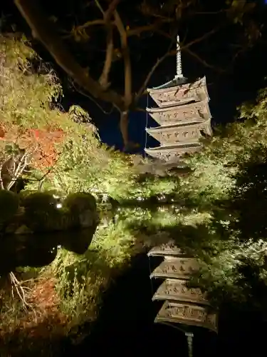 東寺（教王護国寺）の{uncategorized: "未分類", other: "その他", undefined: "問題あり", building: "その他建物", grave: "お墓", sacred_gate: "鳥居", guardian: "狛犬", statue: "像", buddha: "仏像", history: "歴史", nature: "自然", garden: "庭園", animal: "動物", pagoda: "塔", temizu: "手水舎", mountain_gate: "山門・神門", sanctuary: "本殿・本堂", subordinate: "末社・摂社", art: "芸術", scenery: "景色", jizo: "地蔵", ema: "絵馬", goshuin: "御朱印", omikuji: "おみくじ", items: "授与品その他", amulet: "お守り", goshuincho: "御朱印帳", eats: "食事", festival: "お祭り", votive_dance: "神楽", shichigosan: "七五三参", wedding: "結婚式", experience: "体験その他", initially: "初詣", around: "周辺", anti_infection: "感染症対策"}