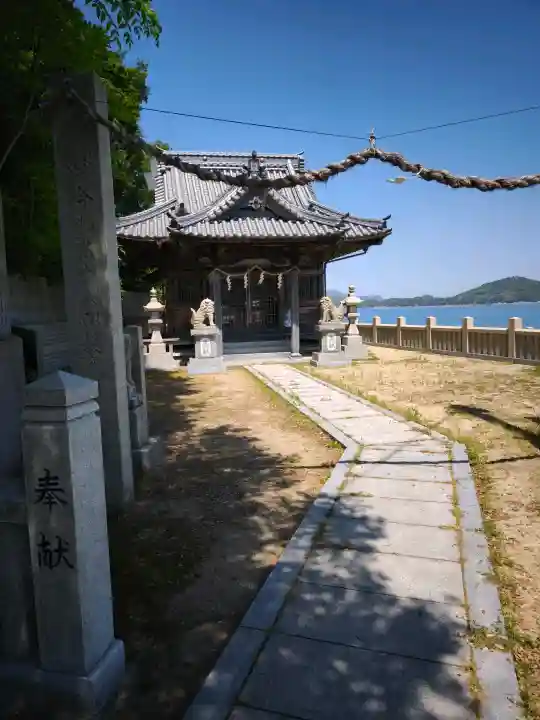 龍神社の{uncategorized: "未分類", other: "その他", undefined: "問題あり", building: "その他建物", grave: "お墓", sacred_gate: "鳥居", guardian: "狛犬", statue: "像", buddha: "仏像", history: "歴史", nature: "自然", garden: "庭園", animal: "動物", pagoda: "塔", temizu: "手水舎", mountain_gate: "山門・神門", sanctuary: "本殿・本堂", subordinate: "末社・摂社", art: "芸術", scenery: "景色", jizo: "地蔵", ema: "絵馬", goshuin: "御朱印", omikuji: "おみくじ", items: "授与品その他", amulet: "お守り", goshuincho: "御朱印帳", eats: "食事", festival: "お祭り", votive_dance: "神楽", shichigosan: "七五三参", wedding: "結婚式", experience: "体験その他", initially: "初詣", around: "周辺", anti_infection: "感染症対策"}