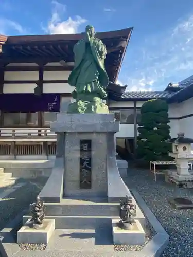 本光寺の像