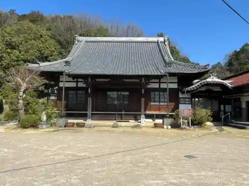長徳院の{uncategorized: "未分類", other: "その他", undefined: "問題あり", building: "その他建物", grave: "お墓", sacred_gate: "鳥居", guardian: "狛犬", statue: "像", buddha: "仏像", history: "歴史", nature: "自然", garden: "庭園", animal: "動物", pagoda: "塔", temizu: "手水舎", mountain_gate: "山門・神門", sanctuary: "本殿・本堂", subordinate: "末社・摂社", art: "芸術", scenery: "景色", jizo: "地蔵", ema: "絵馬", goshuin: "御朱印", omikuji: "おみくじ", items: "授与品その他", amulet: "お守り", goshuincho: "御朱印帳", eats: "食事", festival: "お祭り", votive_dance: "神楽", shichigosan: "七五三参", wedding: "結婚式", experience: "体験その他", initially: "初詣", around: "周辺", anti_infection: "感染症対策"}
