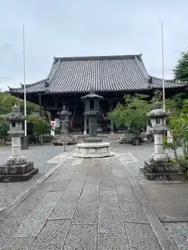 穴太寺の本殿・本堂