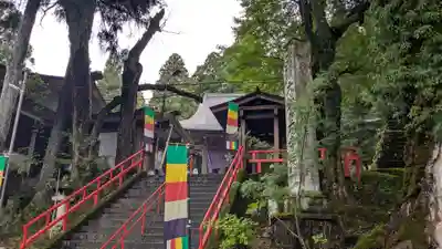 日石寺の本殿・本堂