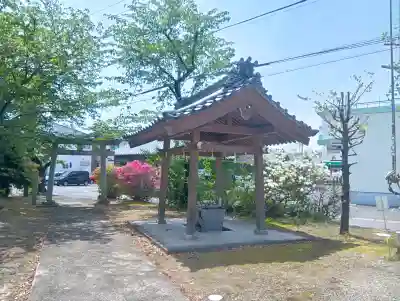 諏訪神社の{uncategorized: "未分類", other: "その他", undefined: "問題あり", building: "その他建物", grave: "お墓", sacred_gate: "鳥居", guardian: "狛犬", statue: "像", buddha: "仏像", history: "歴史", nature: "自然", garden: "庭園", animal: "動物", pagoda: "塔", temizu: "手水舎", mountain_gate: "山門・神門", sanctuary: "本殿・本堂", subordinate: "末社・摂社", art: "芸術", scenery: "景色", jizo: "地蔵", ema: "絵馬", goshuin: "御朱印", omikuji: "おみくじ", items: "授与品その他", amulet: "お守り", goshuincho: "御朱印帳", eats: "食事", festival: "お祭り", votive_dance: "神楽", shichigosan: "七五三参", wedding: "結婚式", experience: "体験その他", initially: "初詣", around: "周辺", anti_infection: "感染症対策"}