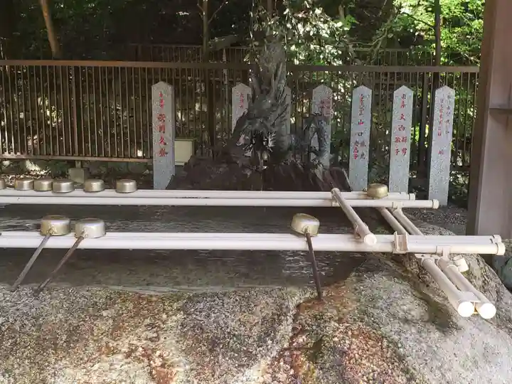 近江神宮の手水舎