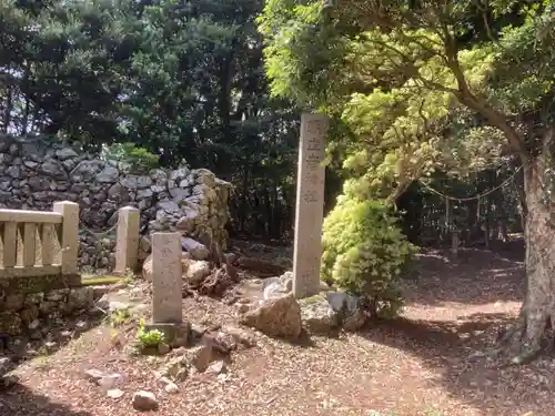 朝立彦神社の建物その他