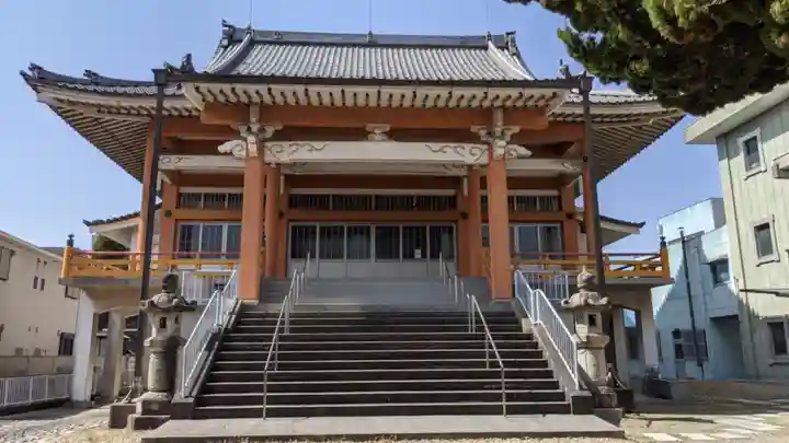 称円寺の本殿・本堂