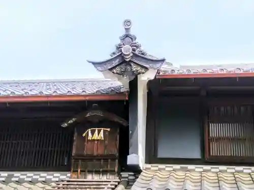 屋根神様の本殿