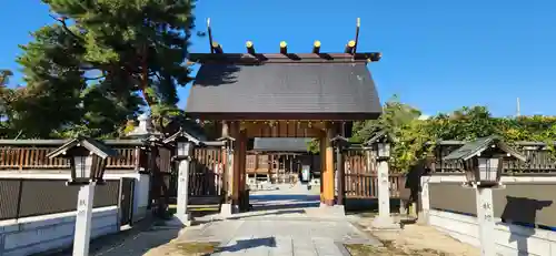 西根神社の山門