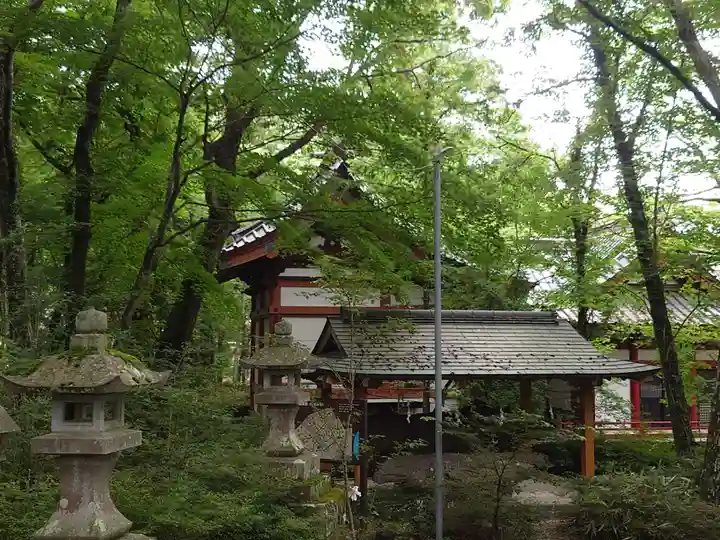 山中諏訪神社の本殿・本堂