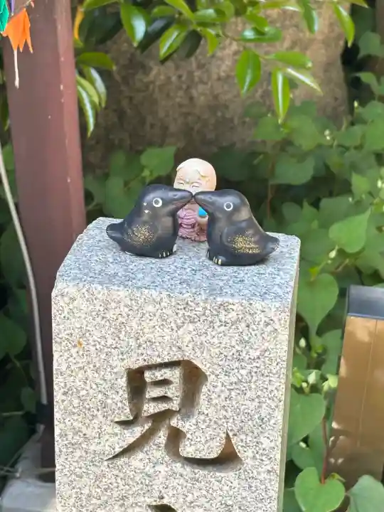 くまくま神社(導きの社 熊野町熊野神社)の{uncategorized: "未分類", other: "その他", undefined: "問題あり", building: "その他建物", grave: "お墓", sacred_gate: "鳥居", guardian: "狛犬", statue: "像", buddha: "仏像", history: "歴史", nature: "自然", garden: "庭園", animal: "動物", pagoda: "塔", temizu: "手水舎", mountain_gate: "山門・神門", sanctuary: "本殿・本堂", subordinate: "末社・摂社", art: "芸術", scenery: "景色", jizo: "地蔵", ema: "絵馬", goshuin: "御朱印", omikuji: "おみくじ", items: "授与品その他", amulet: "お守り", goshuincho: "御朱印帳", eats: "食事", festival: "お祭り", votive_dance: "神楽", shichigosan: "七五三参", wedding: "結婚式", experience: "体験その他", initially: "初詣", around: "周辺", anti_infection: "感染症対策"}