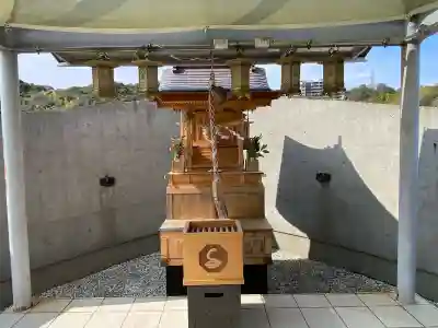 岩国白蛇神社の{uncategorized: "未分類", other: "その他", undefined: "問題あり", building: "その他建物", grave: "お墓", sacred_gate: "鳥居", guardian: "狛犬", statue: "像", buddha: "仏像", history: "歴史", nature: "自然", garden: "庭園", animal: "動物", pagoda: "塔", temizu: "手水舎", mountain_gate: "山門・神門", sanctuary: "本殿・本堂", subordinate: "末社・摂社", art: "芸術", scenery: "景色", jizo: "地蔵", ema: "絵馬", goshuin: "御朱印", omikuji: "おみくじ", items: "授与品その他", amulet: "お守り", goshuincho: "御朱印帳", eats: "食事", festival: "お祭り", votive_dance: "神楽", shichigosan: "七五三参", wedding: "結婚式", experience: "体験その他", initially: "初詣", around: "周辺", anti_infection: "感染症対策"}