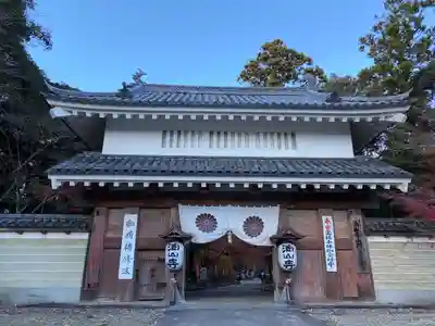 目の霊山　油山寺の山門・神門