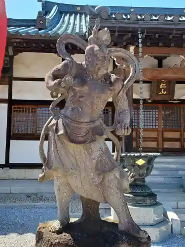 全龍寺の{uncategorized: "未分類", other: "その他", undefined: "問題あり", building: "その他建物", grave: "お墓", sacred_gate: "鳥居", guardian: "狛犬", statue: "像", buddha: "仏像", history: "歴史", nature: "自然", garden: "庭園", animal: "動物", pagoda: "塔", temizu: "手水舎", mountain_gate: "山門・神門", sanctuary: "本殿・本堂", subordinate: "末社・摂社", art: "芸術", scenery: "景色", jizo: "地蔵", ema: "絵馬", goshuin: "御朱印", omikuji: "おみくじ", items: "授与品その他", amulet: "お守り", goshuincho: "御朱印帳", eats: "食事", festival: "お祭り", votive_dance: "神楽", shichigosan: "七五三参", wedding: "結婚式", experience: "体験その他", initially: "初詣", around: "周辺", anti_infection: "感染症対策"}