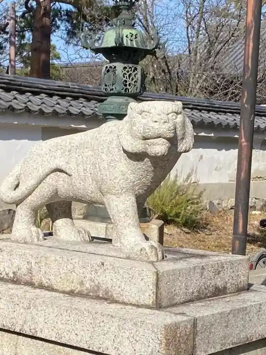 両足院の{uncategorized: "未分類", other: "その他", undefined: "問題あり", building: "その他建物", grave: "お墓", sacred_gate: "鳥居", guardian: "狛犬", statue: "像", buddha: "仏像", history: "歴史", nature: "自然", garden: "庭園", animal: "動物", pagoda: "塔", temizu: "手水舎", mountain_gate: "山門・神門", sanctuary: "本殿・本堂", subordinate: "末社・摂社", art: "芸術", scenery: "景色", jizo: "地蔵", ema: "絵馬", goshuin: "御朱印", omikuji: "おみくじ", items: "授与品その他", amulet: "お守り", goshuincho: "御朱印帳", eats: "食事", festival: "お祭り", votive_dance: "神楽", shichigosan: "七五三参", wedding: "結婚式", experience: "体験その他", initially: "初詣", around: "周辺", anti_infection: "感染症対策"}