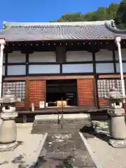 龍済寺の本殿