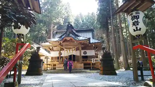 御岩神社の本殿・本堂
