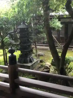 海蔵寺の{uncategorized: "未分類", other: "その他", undefined: "問題あり", building: "その他建物", grave: "お墓", sacred_gate: "鳥居", guardian: "狛犬", statue: "像", buddha: "仏像", history: "歴史", nature: "自然", garden: "庭園", animal: "動物", pagoda: "塔", temizu: "手水舎", mountain_gate: "山門・神門", sanctuary: "本殿・本堂", subordinate: "末社・摂社", art: "芸術", scenery: "景色", jizo: "地蔵", ema: "絵馬", goshuin: "御朱印", omikuji: "おみくじ", items: "授与品その他", amulet: "お守り", goshuincho: "御朱印帳", eats: "食事", festival: "お祭り", votive_dance: "神楽", shichigosan: "七五三参", wedding: "結婚式", experience: "体験その他", initially: "初詣", around: "周辺", anti_infection: "感染症対策"}