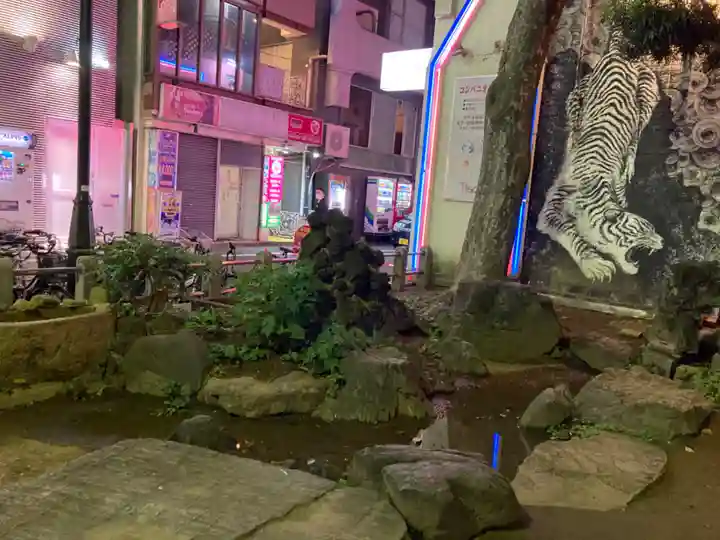 歌舞伎町弁財天の庭園