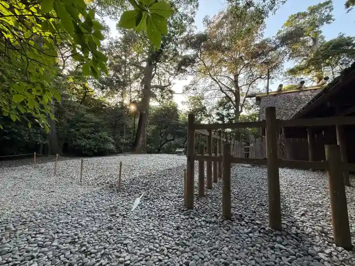 伊勢神宮外宮(豊受大神宮)の{uncategorized: "未分類", other: "その他", undefined: "問題あり", building: "その他建物", grave: "お墓", sacred_gate: "鳥居", guardian: "狛犬", statue: "像", buddha: "仏像", history: "歴史", nature: "自然", garden: "庭園", animal: "動物", pagoda: "塔", temizu: "手水舎", mountain_gate: "山門・神門", sanctuary: "本殿・本堂", subordinate: "末社・摂社", art: "芸術", scenery: "景色", jizo: "地蔵", ema: "絵馬", goshuin: "御朱印", omikuji: "おみくじ", items: "授与品その他", amulet: "お守り", goshuincho: "御朱印帳", eats: "食事", festival: "お祭り", votive_dance: "神楽", shichigosan: "七五三参", wedding: "結婚式", experience: "体験その他", initially: "初詣", around: "周辺", anti_infection: "感染症対策"}