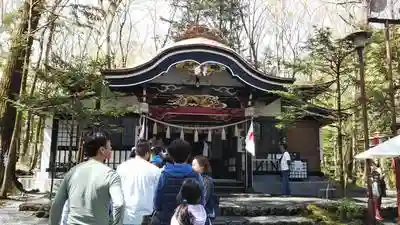 新屋山神社の本殿
