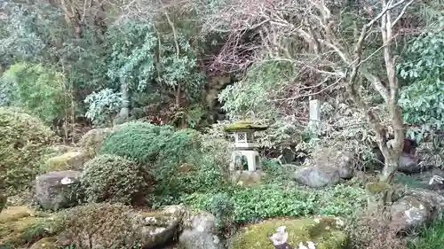 甘露寺の庭園