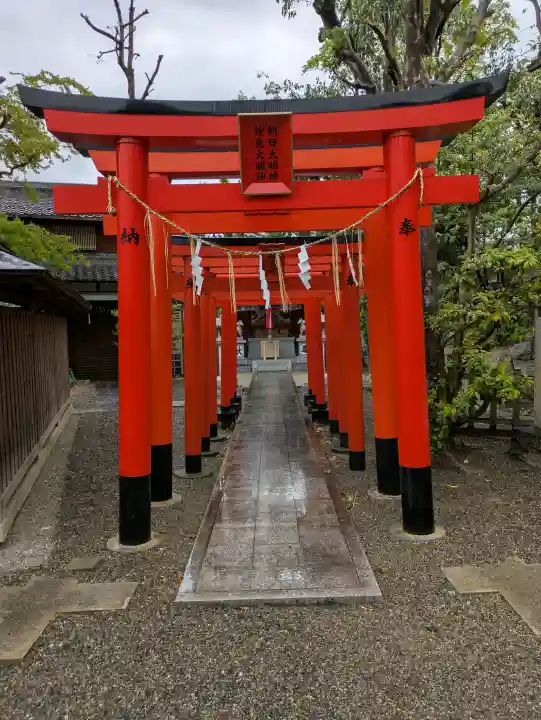 九帝王宮 萱野神社の{uncategorized: "未分類", other: "その他", undefined: "問題あり", building: "その他建物", grave: "お墓", sacred_gate: "鳥居", guardian: "狛犬", statue: "像", buddha: "仏像", history: "歴史", nature: "自然", garden: "庭園", animal: "動物", pagoda: "塔", temizu: "手水舎", mountain_gate: "山門・神門", sanctuary: "本殿・本堂", subordinate: "末社・摂社", art: "芸術", scenery: "景色", jizo: "地蔵", ema: "絵馬", goshuin: "御朱印", omikuji: "おみくじ", items: "授与品その他", amulet: "お守り", goshuincho: "御朱印帳", eats: "食事", festival: "お祭り", votive_dance: "神楽", shichigosan: "七五三参", wedding: "結婚式", experience: "体験その他", initially: "初詣", around: "周辺", anti_infection: "感染症対策"}