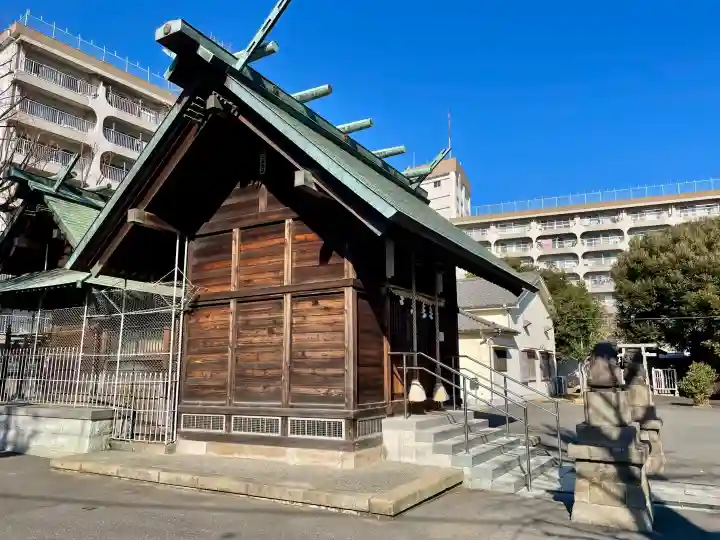 本一色天祖神社の{uncategorized: "未分類", other: "その他", undefined: "問題あり", building: "その他建物", grave: "お墓", sacred_gate: "鳥居", guardian: "狛犬", statue: "像", buddha: "仏像", history: "歴史", nature: "自然", garden: "庭園", animal: "動物", pagoda: "塔", temizu: "手水舎", mountain_gate: "山門・神門", sanctuary: "本殿・本堂", subordinate: "末社・摂社", art: "芸術", scenery: "景色", jizo: "地蔵", ema: "絵馬", goshuin: "御朱印", omikuji: "おみくじ", items: "授与品その他", amulet: "お守り", goshuincho: "御朱印帳", eats: "食事", festival: "お祭り", votive_dance: "神楽", shichigosan: "七五三参", wedding: "結婚式", experience: "体験その他", initially: "初詣", around: "周辺", anti_infection: "感染症対策"}