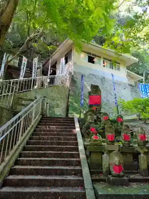 奥之院（岩屋寺）の本殿・本堂