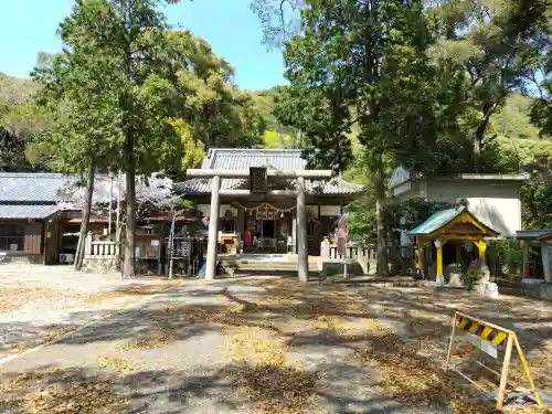 日和佐八幡神社の{uncategorized: "未分類", other: "その他", undefined: "問題あり", building: "その他建物", grave: "お墓", sacred_gate: "鳥居", guardian: "狛犬", statue: "像", buddha: "仏像", history: "歴史", nature: "自然", garden: "庭園", animal: "動物", pagoda: "塔", temizu: "手水舎", mountain_gate: "山門・神門", sanctuary: "本殿・本堂", subordinate: "末社・摂社", art: "芸術", scenery: "景色", jizo: "地蔵", ema: "絵馬", goshuin: "御朱印", omikuji: "おみくじ", items: "授与品その他", amulet: "お守り", goshuincho: "御朱印帳", eats: "食事", festival: "お祭り", votive_dance: "神楽", shichigosan: "七五三参", wedding: "結婚式", experience: "体験その他", initially: "初詣", around: "周辺", anti_infection: "感染症対策"}