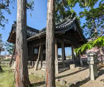 神明社(半頭神明社)の{uncategorized: "未分類", other: "その他", undefined: "問題あり", building: "その他建物", grave: "お墓", sacred_gate: "鳥居", guardian: "狛犬", statue: "像", buddha: "仏像", history: "歴史", nature: "自然", garden: "庭園", animal: "動物", pagoda: "塔", temizu: "手水舎", mountain_gate: "山門・神門", sanctuary: "本殿・本堂", subordinate: "末社・摂社", art: "芸術", scenery: "景色", jizo: "地蔵", ema: "絵馬", goshuin: "御朱印", omikuji: "おみくじ", items: "授与品その他", amulet: "お守り", goshuincho: "御朱印帳", eats: "食事", festival: "お祭り", votive_dance: "神楽", shichigosan: "七五三参", wedding: "結婚式", experience: "体験その他", initially: "初詣", around: "周辺", anti_infection: "感染症対策"}