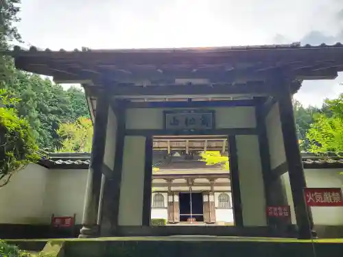 慧日寺の山門・神門