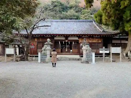 山梨岡神社の本殿・本堂