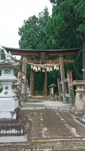 諏訪神社の鳥居