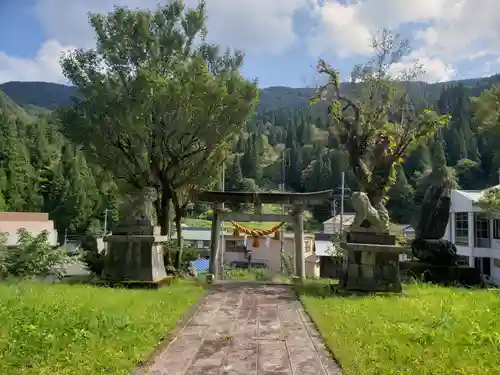 神明社の鳥居