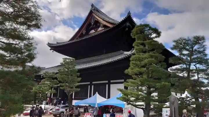 東福禅寺(東福寺)の{uncategorized: "未分類", other: "その他", undefined: "問題あり", building: "その他建物", grave: "お墓", sacred_gate: "鳥居", guardian: "狛犬", statue: "像", buddha: "仏像", history: "歴史", nature: "自然", garden: "庭園", animal: "動物", pagoda: "塔", temizu: "手水舎", mountain_gate: "山門・神門", sanctuary: "本殿・本堂", subordinate: "末社・摂社", art: "芸術", scenery: "景色", jizo: "地蔵", ema: "絵馬", goshuin: "御朱印", omikuji: "おみくじ", items: "授与品その他", amulet: "お守り", goshuincho: "御朱印帳", eats: "食事", festival: "お祭り", votive_dance: "神楽", shichigosan: "七五三参", wedding: "結婚式", experience: "体験その他", initially: "初詣", around: "周辺", anti_infection: "感染症対策"}