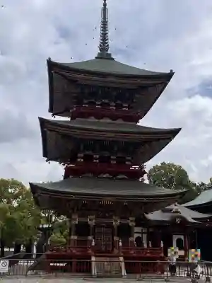 成田山新勝寺の{uncategorized: "未分類", other: "その他", undefined: "問題あり", building: "その他建物", grave: "お墓", sacred_gate: "鳥居", guardian: "狛犬", statue: "像", buddha: "仏像", history: "歴史", nature: "自然", garden: "庭園", animal: "動物", pagoda: "塔", temizu: "手水舎", mountain_gate: "山門・神門", sanctuary: "本殿・本堂", subordinate: "末社・摂社", art: "芸術", scenery: "景色", jizo: "地蔵", ema: "絵馬", goshuin: "御朱印", omikuji: "おみくじ", items: "授与品その他", amulet: "お守り", goshuincho: "御朱印帳", eats: "食事", festival: "お祭り", votive_dance: "神楽", shichigosan: "七五三参", wedding: "結婚式", experience: "体験その他", initially: "初詣", around: "周辺", anti_infection: "感染症対策"}