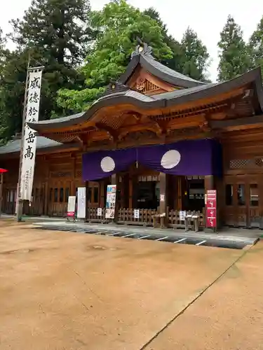 穂高神社本宮の本殿