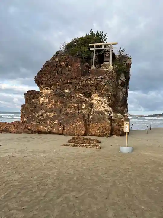 稲佐の浜 弁天島(島根県)