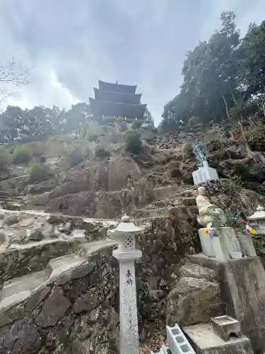 一の滝寺の{uncategorized: "未分類", other: "その他", undefined: "問題あり", building: "その他建物", grave: "お墓", sacred_gate: "鳥居", guardian: "狛犬", statue: "像", buddha: "仏像", history: "歴史", nature: "自然", garden: "庭園", animal: "動物", pagoda: "塔", temizu: "手水舎", mountain_gate: "山門・神門", sanctuary: "本殿・本堂", subordinate: "末社・摂社", art: "芸術", scenery: "景色", jizo: "地蔵", ema: "絵馬", goshuin: "御朱印", omikuji: "おみくじ", items: "授与品その他", amulet: "お守り", goshuincho: "御朱印帳", eats: "食事", festival: "お祭り", votive_dance: "神楽", shichigosan: "七五三参", wedding: "結婚式", experience: "体験その他", initially: "初詣", around: "周辺", anti_infection: "感染症対策"}