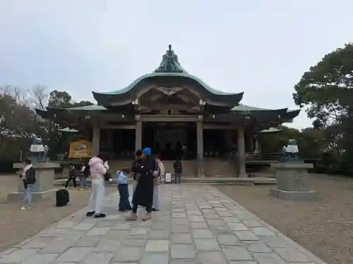 豊國神社の{uncategorized: "未分類", other: "その他", undefined: "問題あり", building: "その他建物", grave: "お墓", sacred_gate: "鳥居", guardian: "狛犬", statue: "像", buddha: "仏像", history: "歴史", nature: "自然", garden: "庭園", animal: "動物", pagoda: "塔", temizu: "手水舎", mountain_gate: "山門・神門", sanctuary: "本殿・本堂", subordinate: "末社・摂社", art: "芸術", scenery: "景色", jizo: "地蔵", ema: "絵馬", goshuin: "御朱印", omikuji: "おみくじ", items: "授与品その他", amulet: "お守り", goshuincho: "御朱印帳", eats: "食事", festival: "お祭り", votive_dance: "神楽", shichigosan: "七五三参", wedding: "結婚式", experience: "体験その他", initially: "初詣", around: "周辺", anti_infection: "感染症対策"}