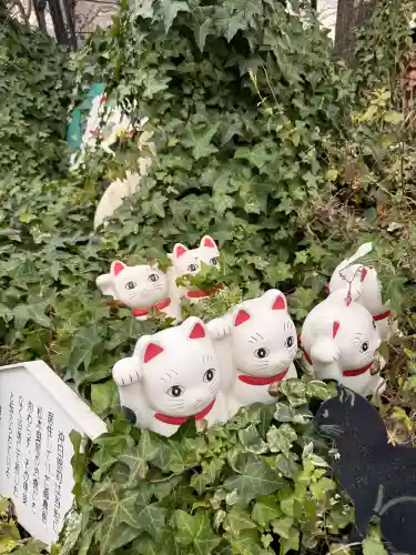今戸神社の{uncategorized: "未分類", other: "その他", undefined: "問題あり", building: "その他建物", grave: "お墓", sacred_gate: "鳥居", guardian: "狛犬", statue: "像", buddha: "仏像", history: "歴史", nature: "自然", garden: "庭園", animal: "動物", pagoda: "塔", temizu: "手水舎", mountain_gate: "山門・神門", sanctuary: "本殿・本堂", subordinate: "末社・摂社", art: "芸術", scenery: "景色", jizo: "地蔵", ema: "絵馬", goshuin: "御朱印", omikuji: "おみくじ", items: "授与品その他", amulet: "お守り", goshuincho: "御朱印帳", eats: "食事", festival: "お祭り", votive_dance: "神楽", shichigosan: "七五三参", wedding: "結婚式", experience: "体験その他", initially: "初詣", around: "周辺", anti_infection: "感染症対策"}