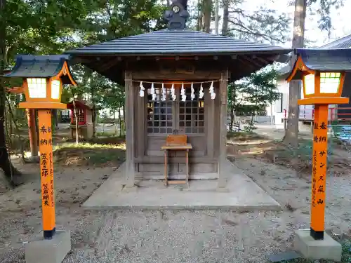菅谷神社の{uncategorized: "未分類", other: "その他", undefined: "問題あり", building: "その他建物", grave: "お墓", sacred_gate: "鳥居", guardian: "狛犬", statue: "像", buddha: "仏像", history: "歴史", nature: "自然", garden: "庭園", animal: "動物", pagoda: "塔", temizu: "手水舎", mountain_gate: "山門・神門", sanctuary: "本殿・本堂", subordinate: "末社・摂社", art: "芸術", scenery: "景色", jizo: "地蔵", ema: "絵馬", goshuin: "御朱印", omikuji: "おみくじ", items: "授与品その他", amulet: "お守り", goshuincho: "御朱印帳", eats: "食事", festival: "お祭り", votive_dance: "神楽", shichigosan: "七五三参", wedding: "結婚式", experience: "体験その他", initially: "初詣", around: "周辺", anti_infection: "感染症対策"}