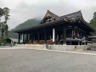 久遠寺の本殿・本堂